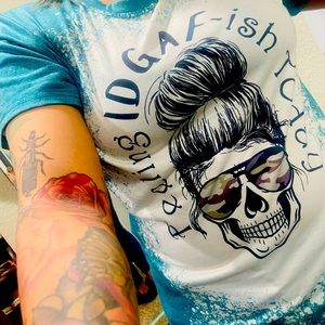 Brand new, never opened woman’s skull T-shirt Gray/White XL SUPER COMFORTABLE!!